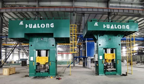 伺服電動(dòng)螺旋壓力機(jī)車(chē)間一角